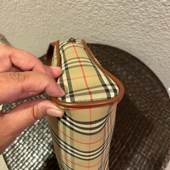 Burberry Purse - Picture 8 of 9